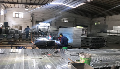 深圳大通建材，引領(lǐng)施工工地圍擋新市場(chǎng)，鋼圍擋、pvc圍擋生產(chǎn)銷(xiāo)售廠(chǎng)家。
